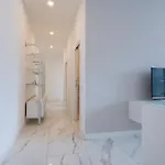 Guesthost - Lovely X4 In Apartament