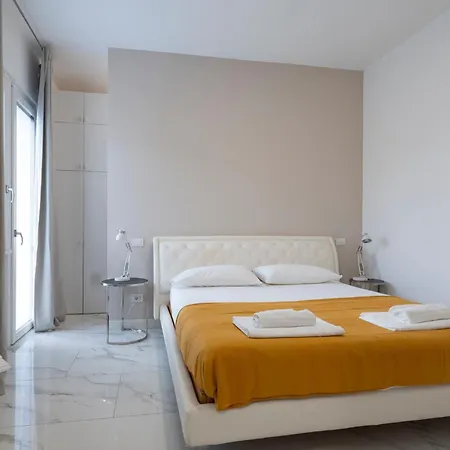 Guesthost - Lovely X4 In *