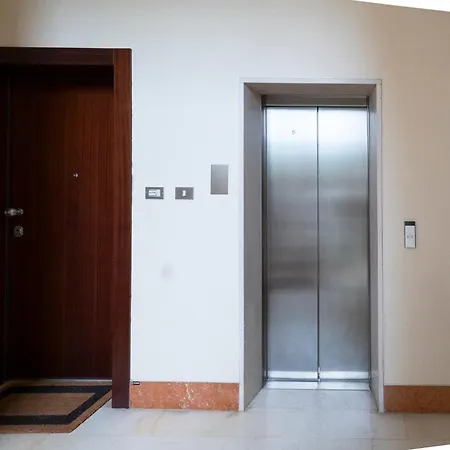 Guesthost - Lovely X4 In * רימיני