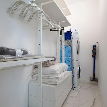 Guesthost - Lovely X4 In