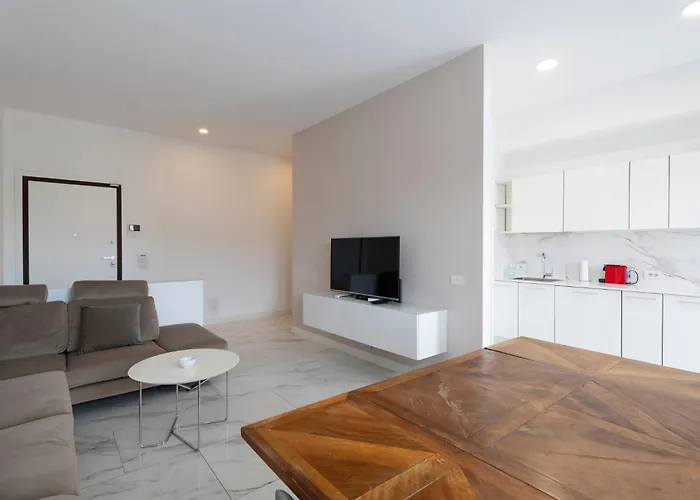 Guesthost - Lovely X4 In