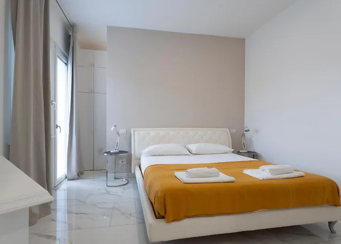 Guesthost - Lovely X4 In *