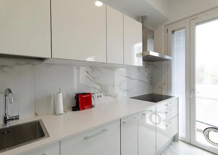 Guesthost - Lovely X4 In רימיני