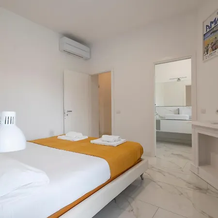 Guesthost - Lovely X4 In Apartman