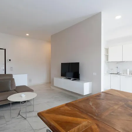 Guesthost - Lovely X4 In