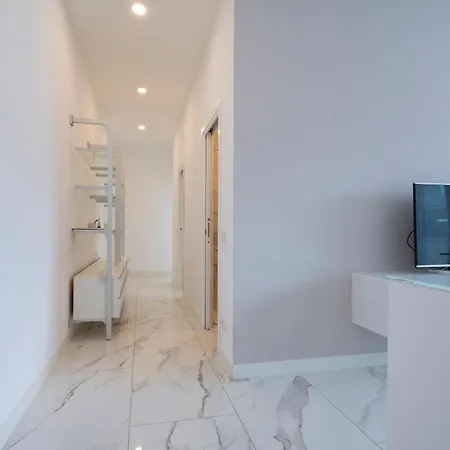 Guesthost - Lovely X4 In Apartment